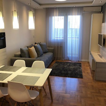 נובי סאד 5 Stars Apartment With Free Garage Place מראה חיצוני תמונה
