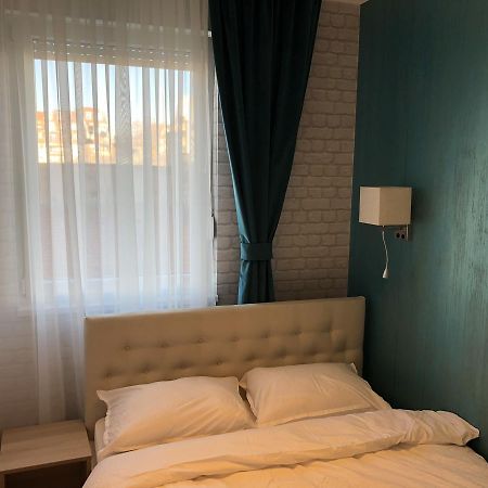 נובי סאד 5 Stars Apartment With Free Garage Place מראה חיצוני תמונה