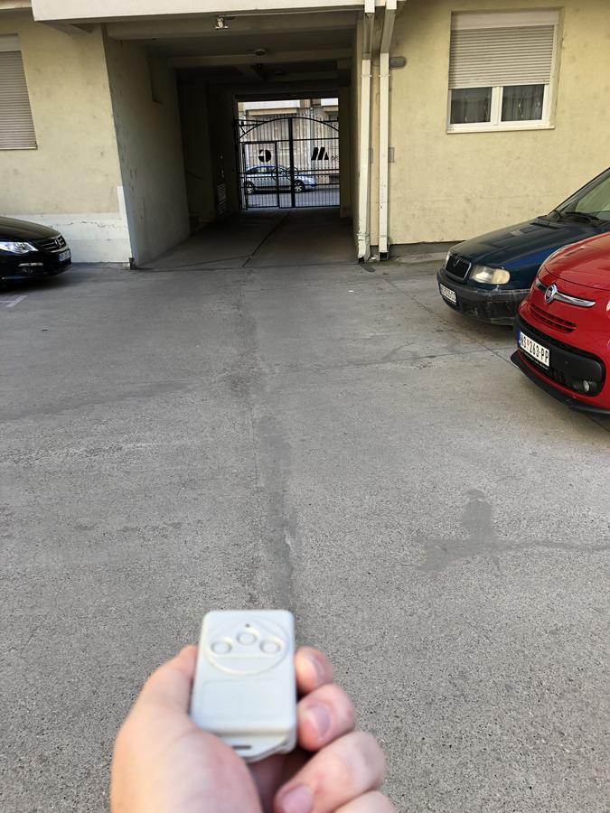 נובי סאד 5 Stars Apartment With Free Garage Place מראה חיצוני תמונה