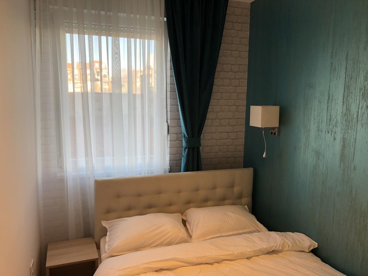 נובי סאד 5 Stars Apartment With Free Garage Place מראה חיצוני תמונה